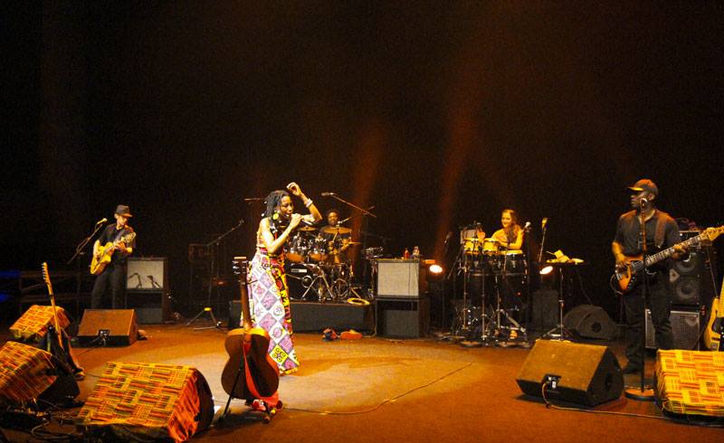 Fatoumata-Diawara-en-concert-à-La-Villette